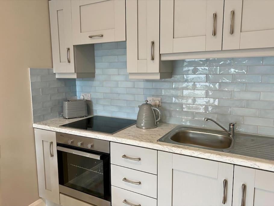 Erne Getaway No.7 Brand New 1 Bed Apartment Enniskillen Bagian luar foto