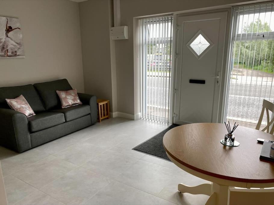 Erne Getaway No.7 Brand New 1 Bed Apartment Enniskillen Bagian luar foto
