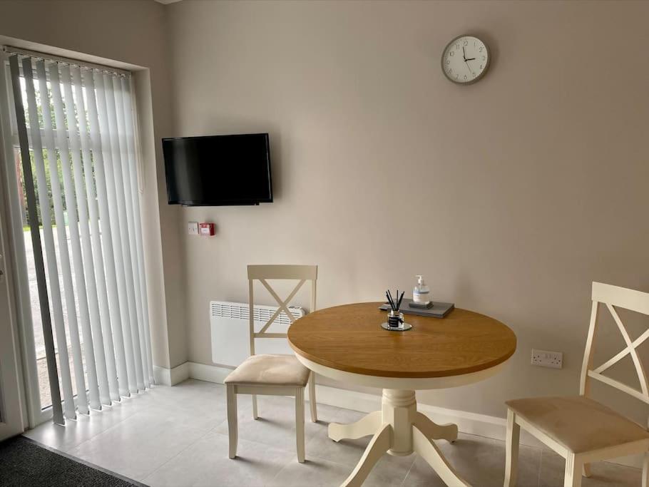 Erne Getaway No.7 Brand New 1 Bed Apartment Enniskillen Bagian luar foto