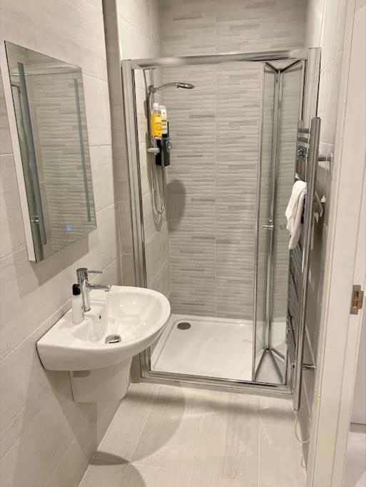 Erne Getaway No.7 Brand New 1 Bed Apartment Enniskillen Bagian luar foto
