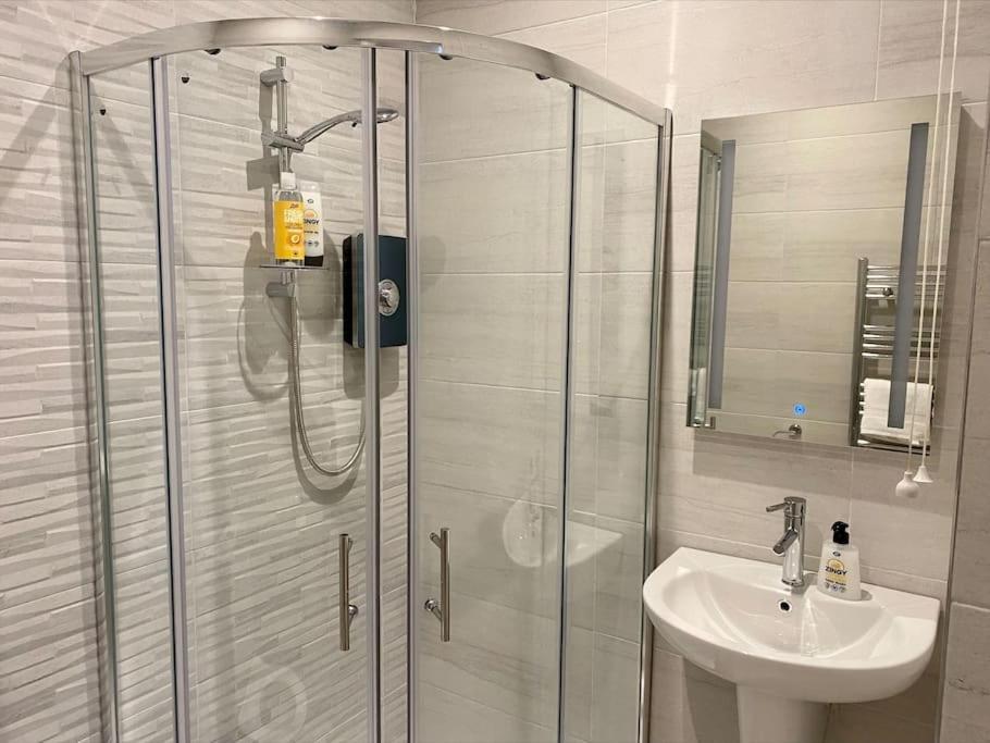 Erne Getaway No.7 Brand New 1 Bed Apartment Enniskillen Bagian luar foto