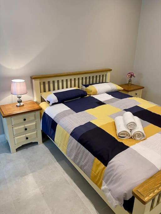 Erne Getaway No.7 Brand New 1 Bed Apartment Enniskillen Bagian luar foto